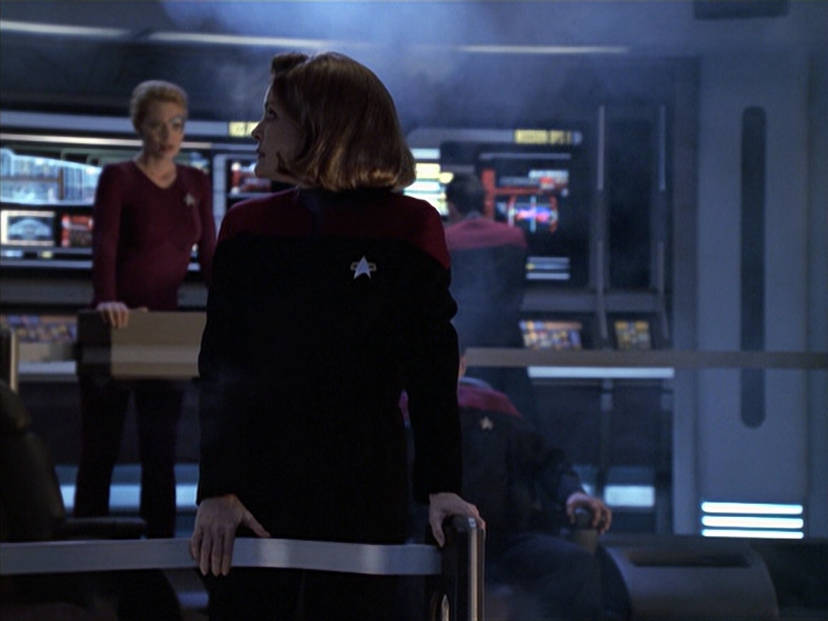 extant_StarTrek_VOY_6x19-ChildsPlay_03358.jpg