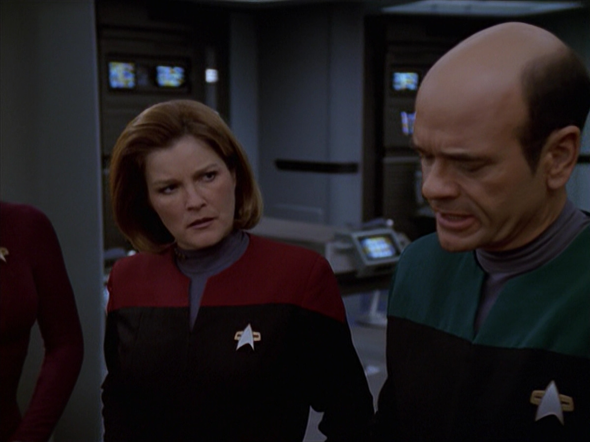 extant_StarTrek_VOY_6x19-ChildsPlay_03380.jpg
