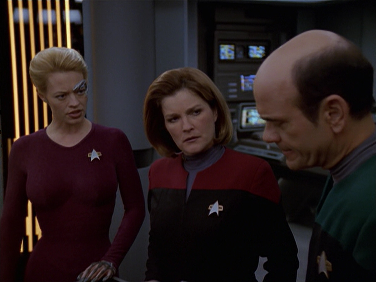 extant_StarTrek_VOY_6x19-ChildsPlay_03382.jpg