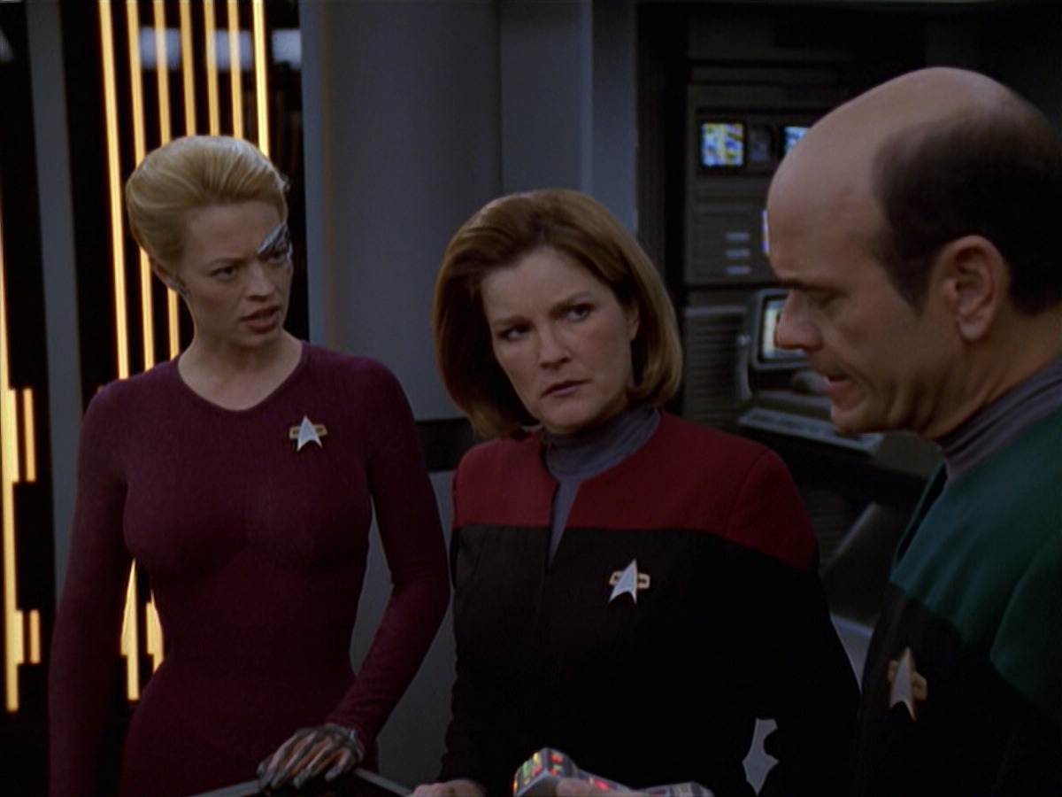 extant_StarTrek_VOY_6x19-ChildsPlay_03383.jpg