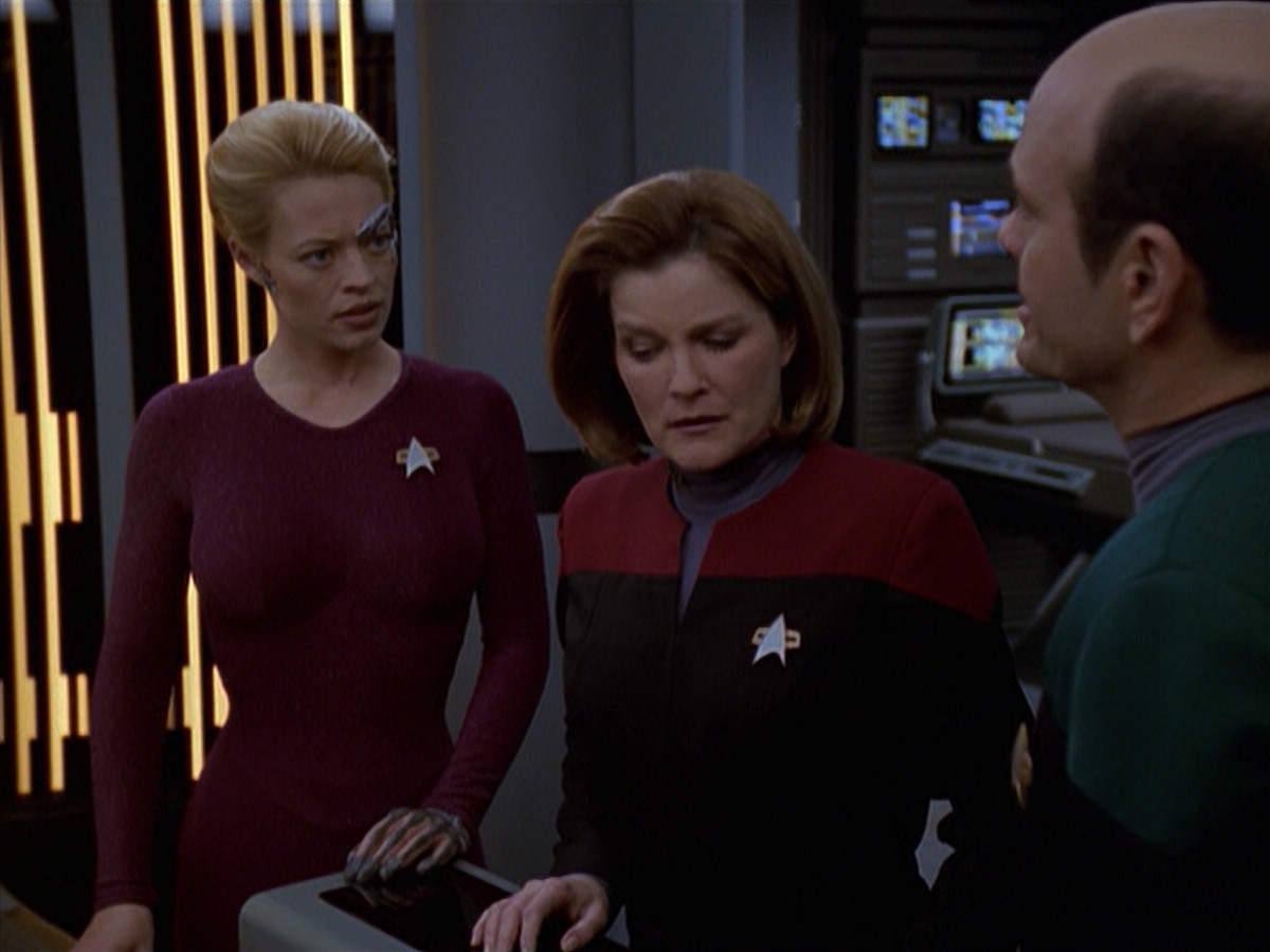 extant_StarTrek_VOY_6x19-ChildsPlay_03401.jpg