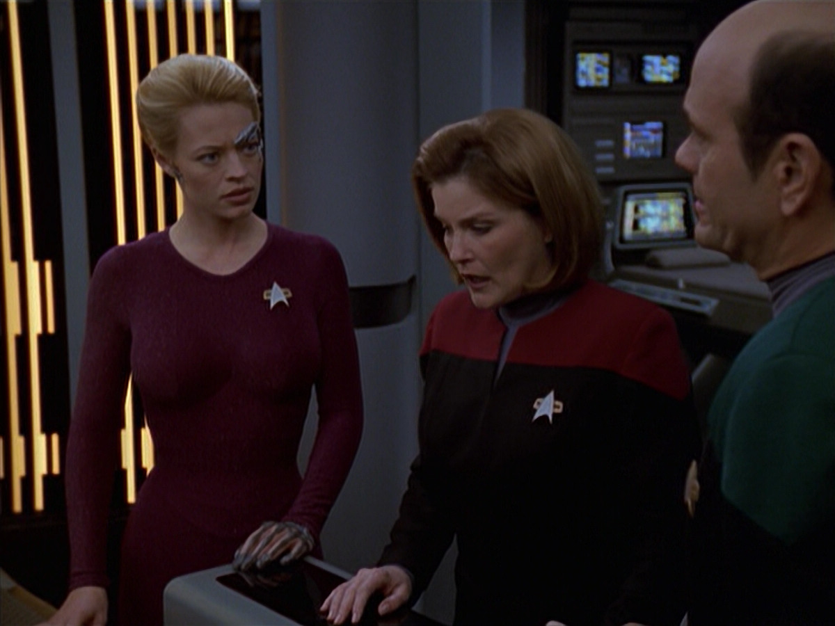 extant_StarTrek_VOY_6x19-ChildsPlay_03407.jpg