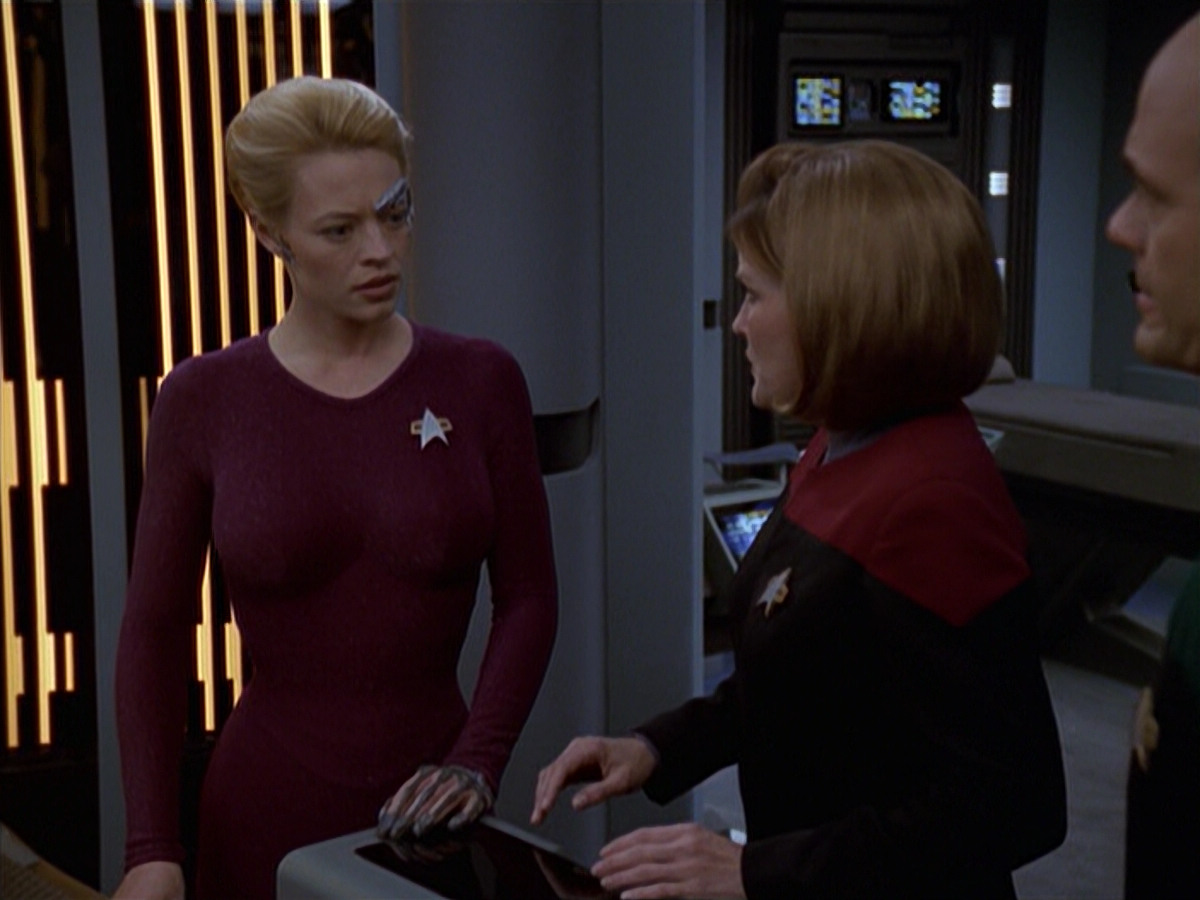 extant_StarTrek_VOY_6x19-ChildsPlay_03409.jpg