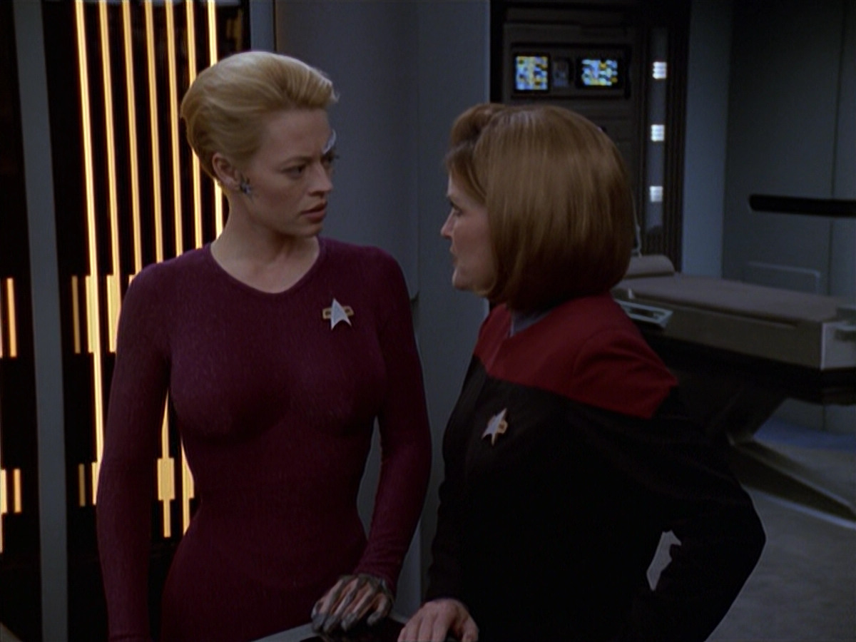 extant_StarTrek_VOY_6x19-ChildsPlay_03411.jpg