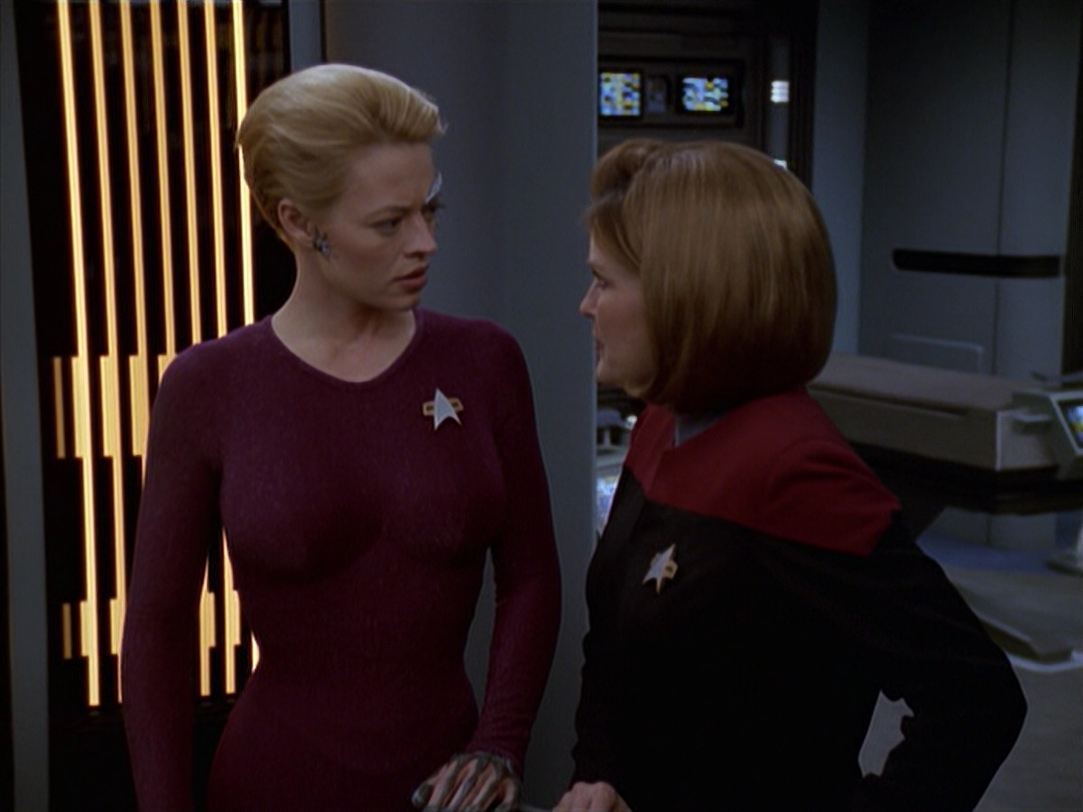 extant_StarTrek_VOY_6x19-ChildsPlay_03412.jpg