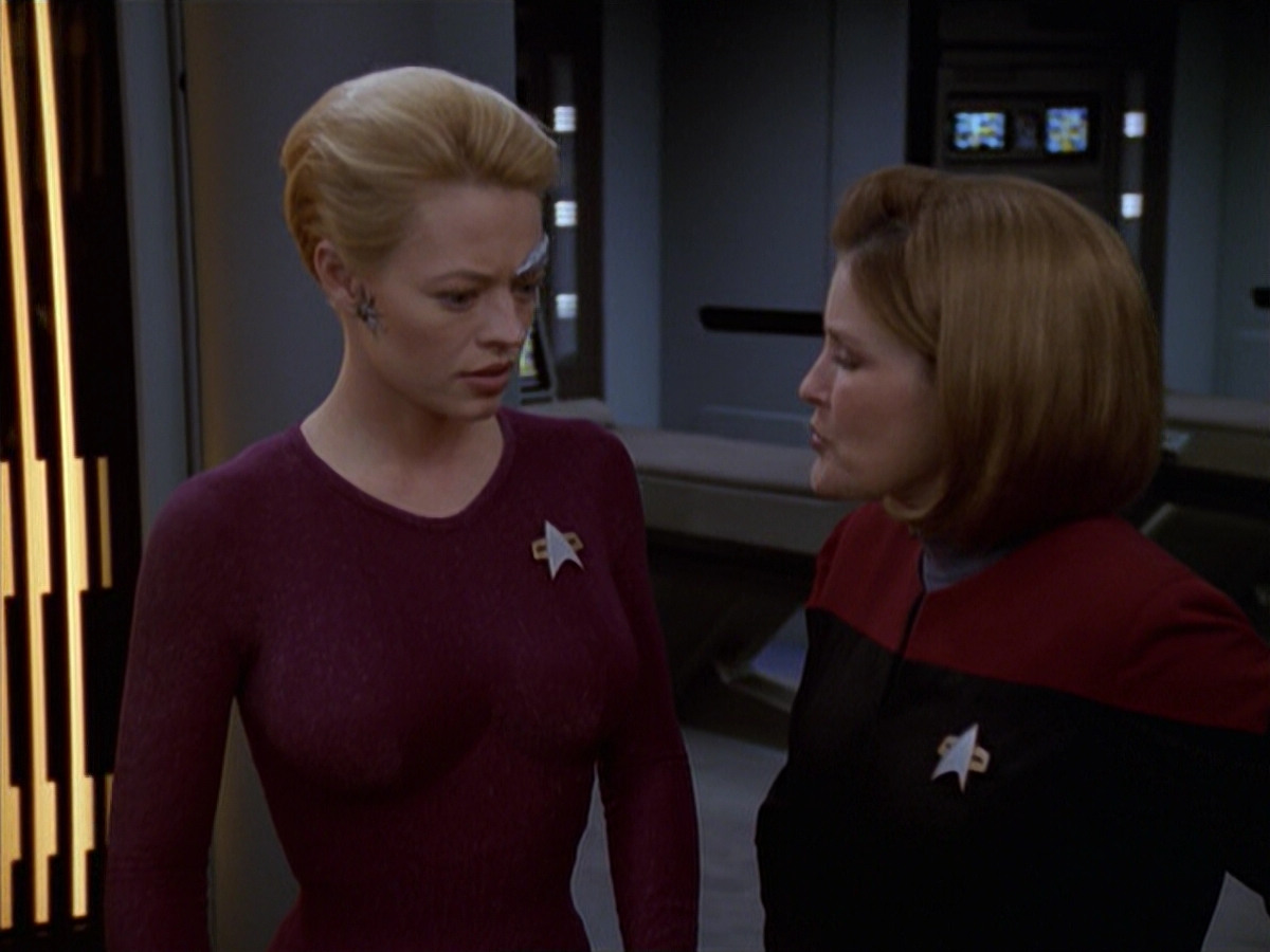extant_StarTrek_VOY_6x19-ChildsPlay_03416.jpg