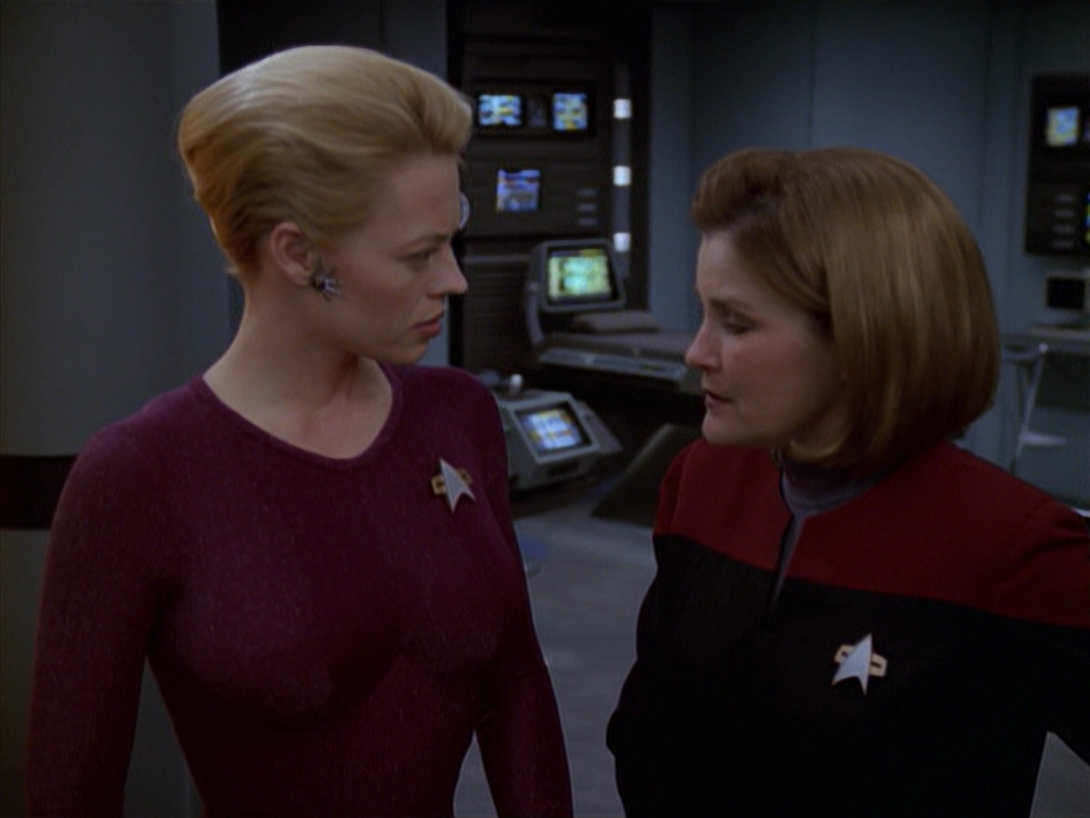 extant_StarTrek_VOY_6x19-ChildsPlay_03419.jpg