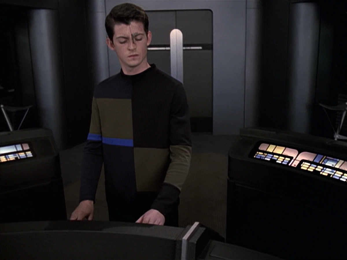 extant_StarTrek_VOY_6x19-ChildsPlay_03431.jpg