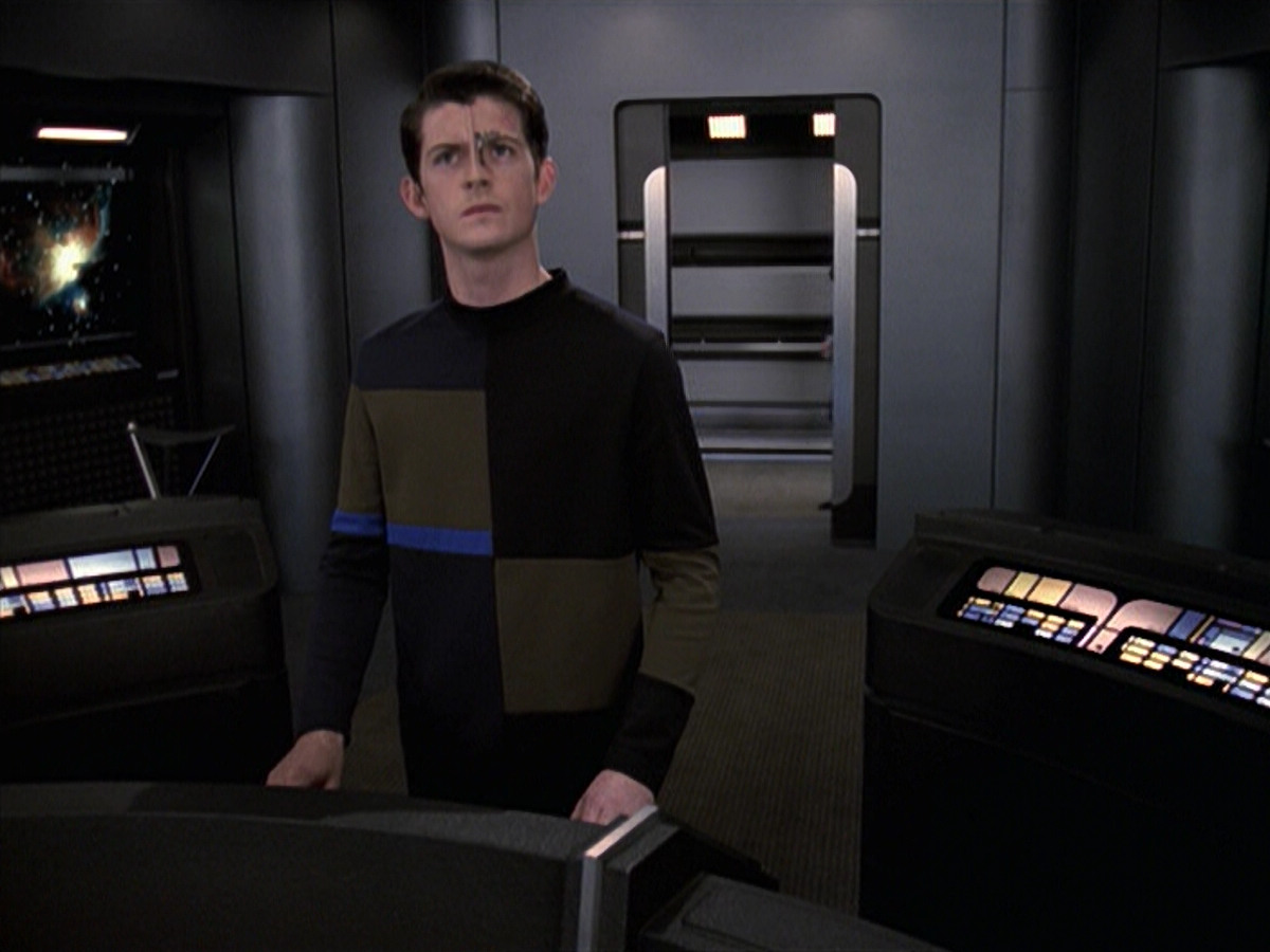 extant_StarTrek_VOY_6x19-ChildsPlay_03440.jpg