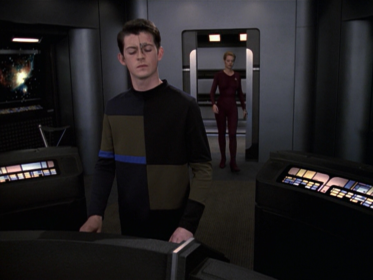 extant_StarTrek_VOY_6x19-ChildsPlay_03442.jpg