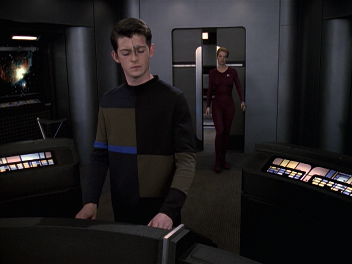 extant_StarTrek_VOY_6x19-ChildsPlay_03443.jpg