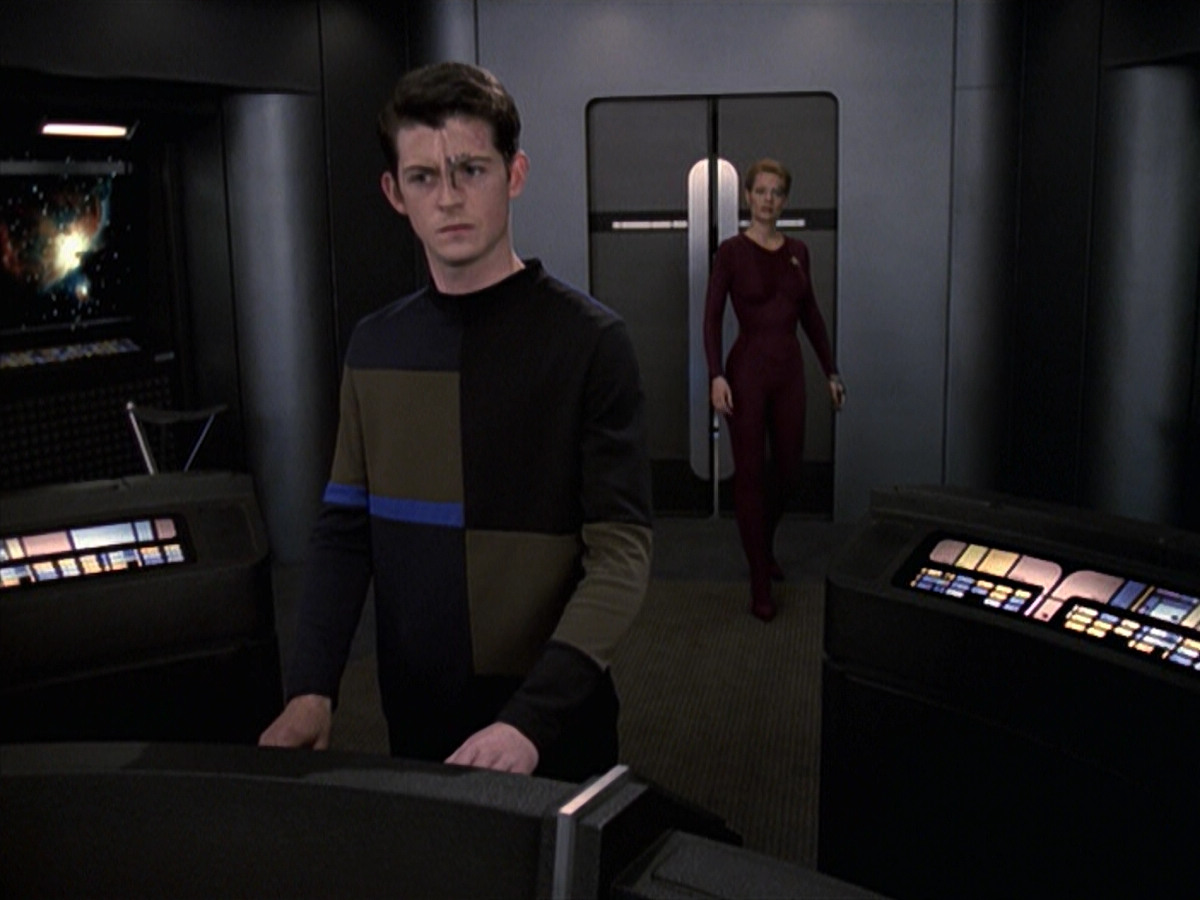extant_StarTrek_VOY_6x19-ChildsPlay_03444.jpg