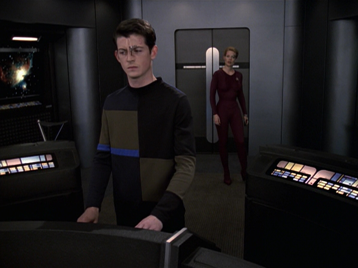 extant_StarTrek_VOY_6x19-ChildsPlay_03445.jpg