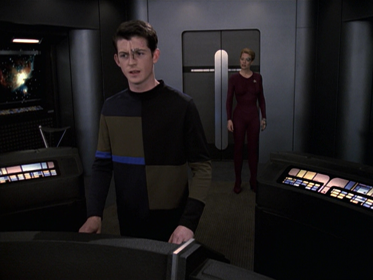 extant_StarTrek_VOY_6x19-ChildsPlay_03452.jpg