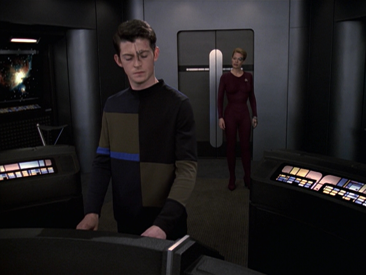 extant_StarTrek_VOY_6x19-ChildsPlay_03460.jpg