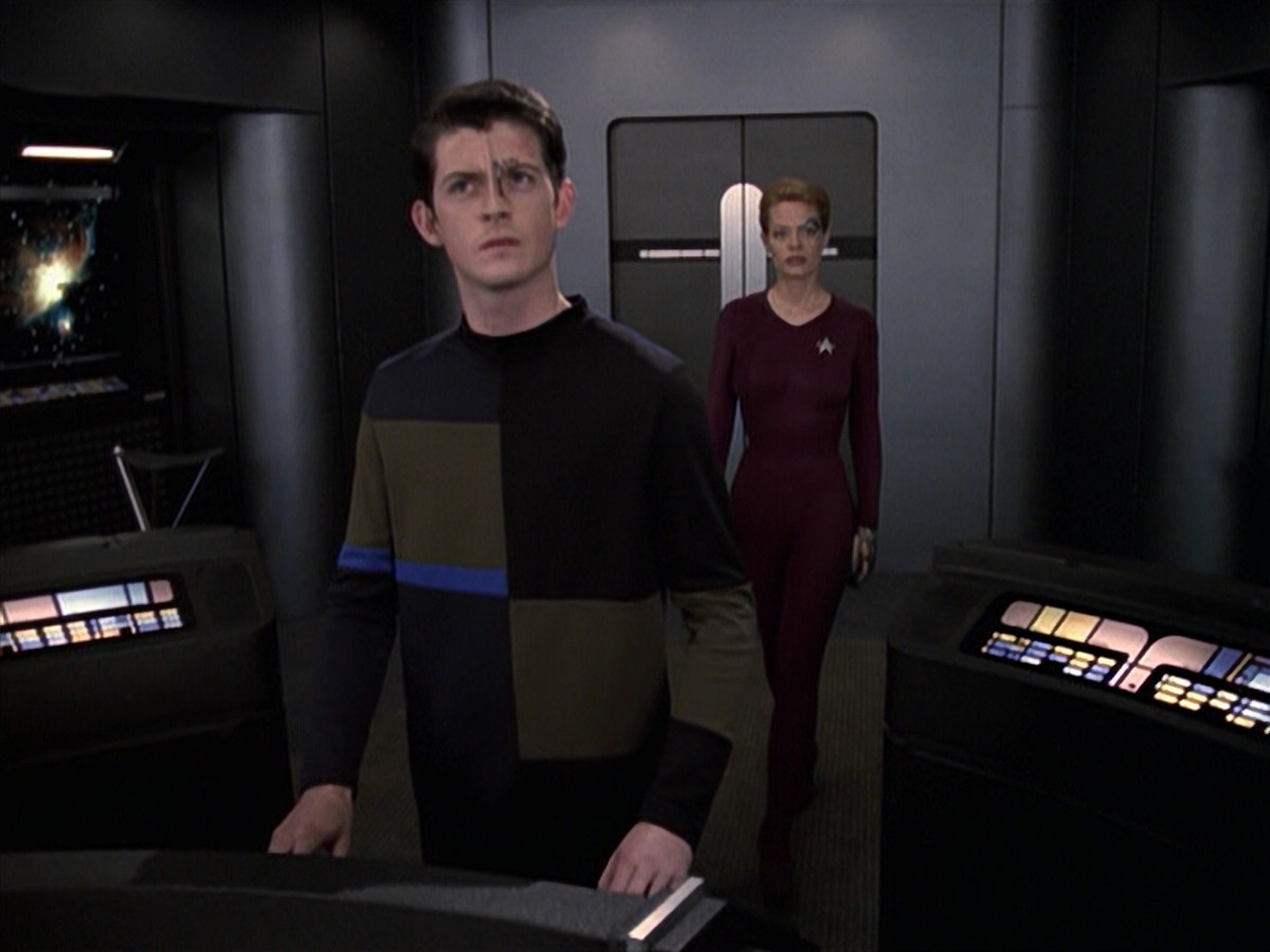 extant_StarTrek_VOY_6x19-ChildsPlay_03464.jpg