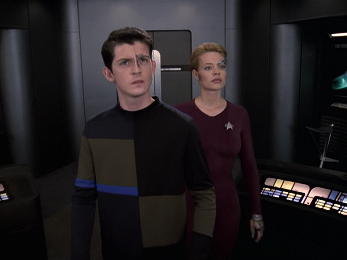 extant_StarTrek_VOY_6x19-ChildsPlay_03467.jpg