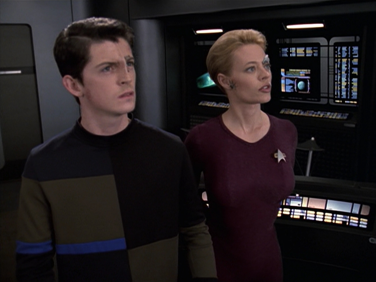 extant_StarTrek_VOY_6x19-ChildsPlay_03470.jpg