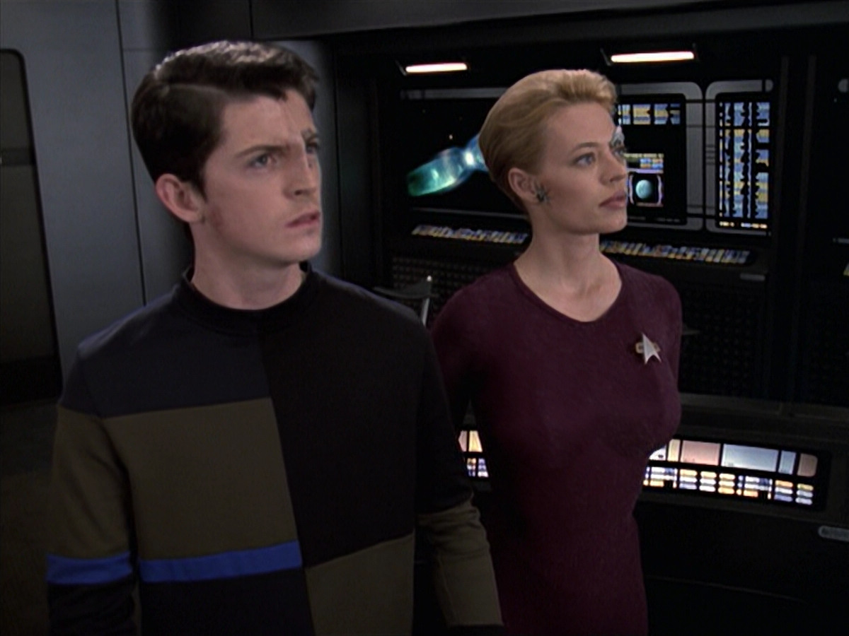 extant_StarTrek_VOY_6x19-ChildsPlay_03471.jpg