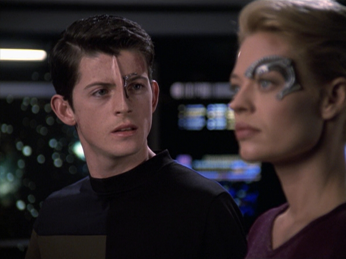 extant_StarTrek_VOY_6x19-ChildsPlay_03485.jpg
