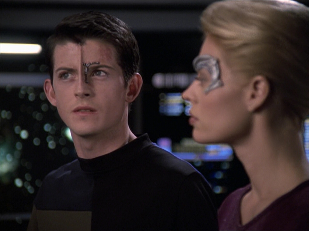 extant_StarTrek_VOY_6x19-ChildsPlay_03488.jpg