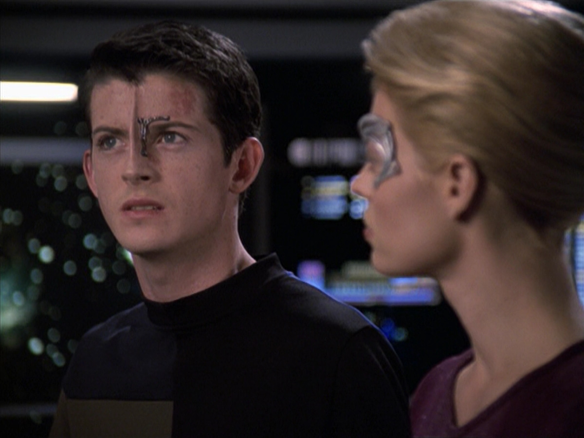 extant_StarTrek_VOY_6x19-ChildsPlay_03490.jpg