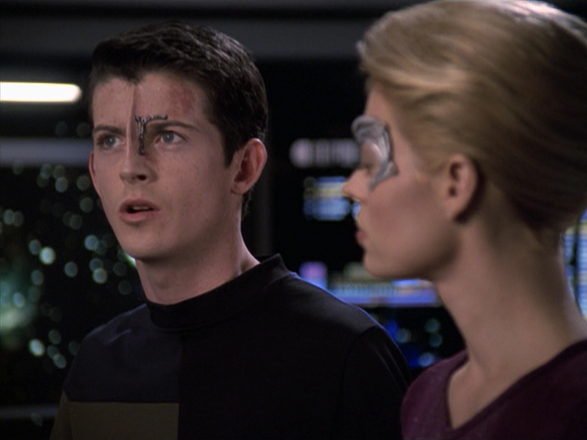 extant_StarTrek_VOY_6x19-ChildsPlay_03491.jpg