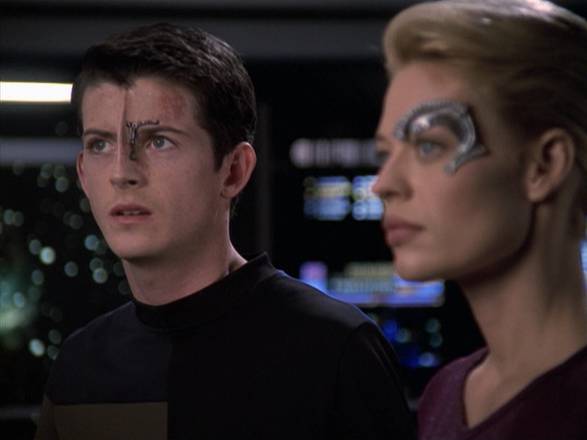 extant_StarTrek_VOY_6x19-ChildsPlay_03493.jpg