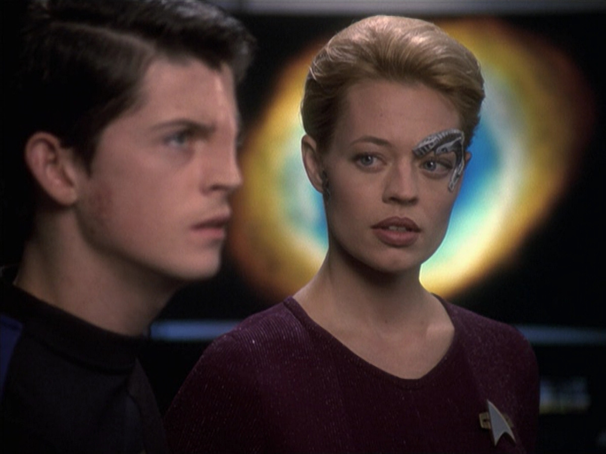 extant_StarTrek_VOY_6x19-ChildsPlay_03506.jpg