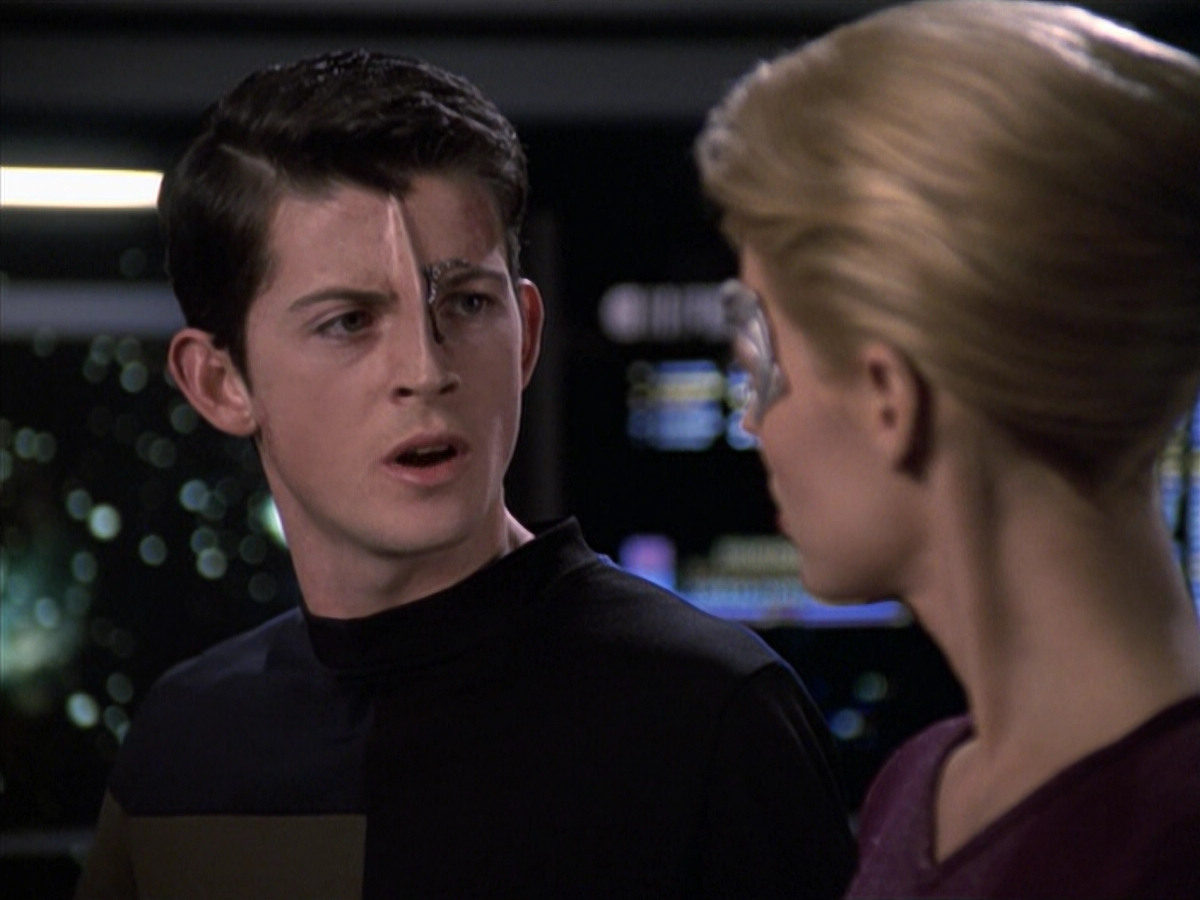 extant_StarTrek_VOY_6x19-ChildsPlay_03510.jpg