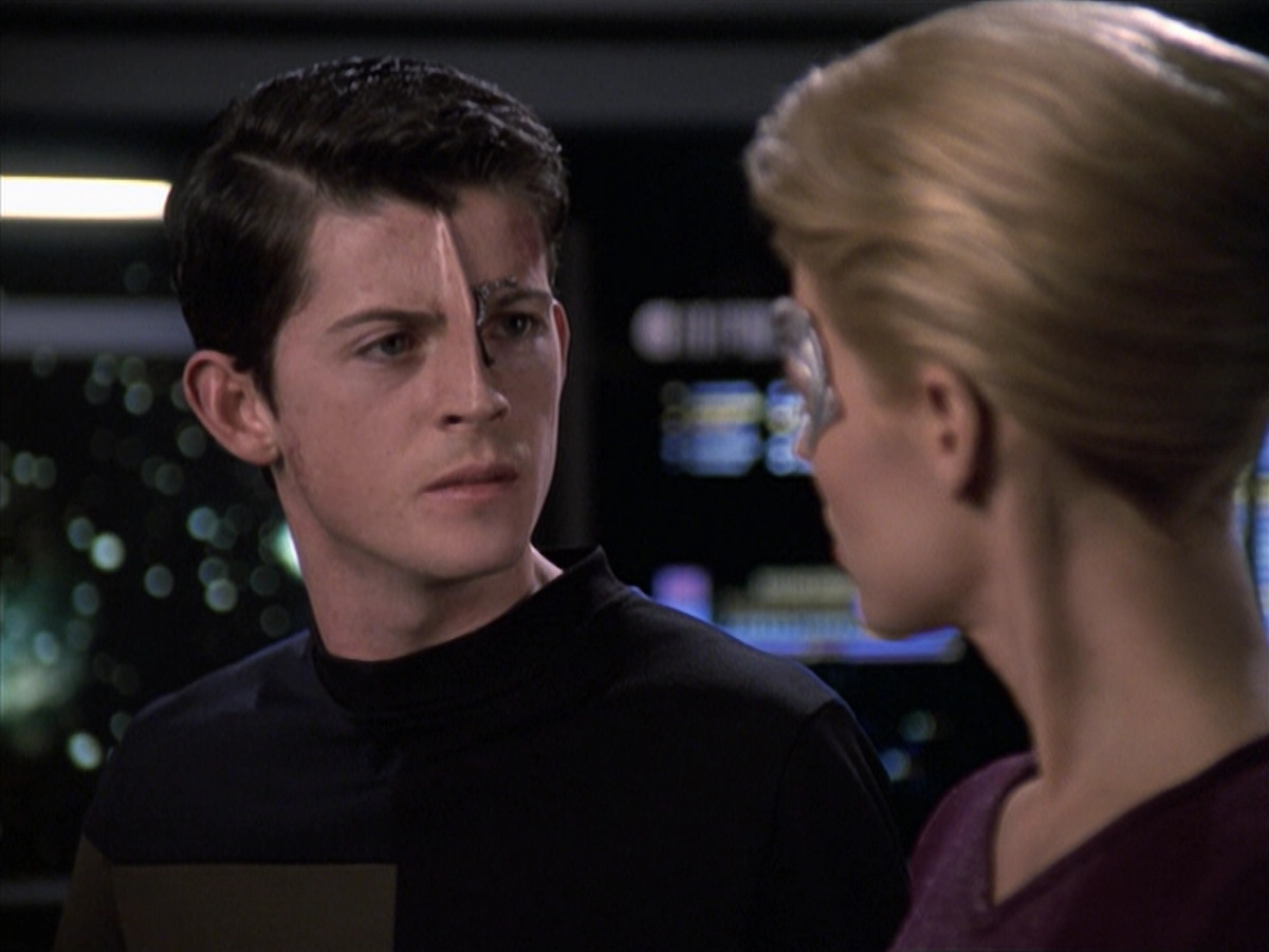 extant_StarTrek_VOY_6x19-ChildsPlay_03511.jpg