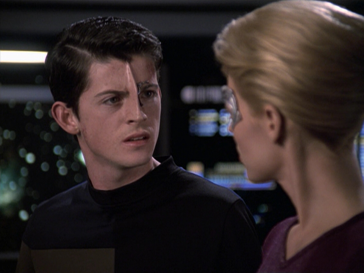 extant_StarTrek_VOY_6x19-ChildsPlay_03512.jpg