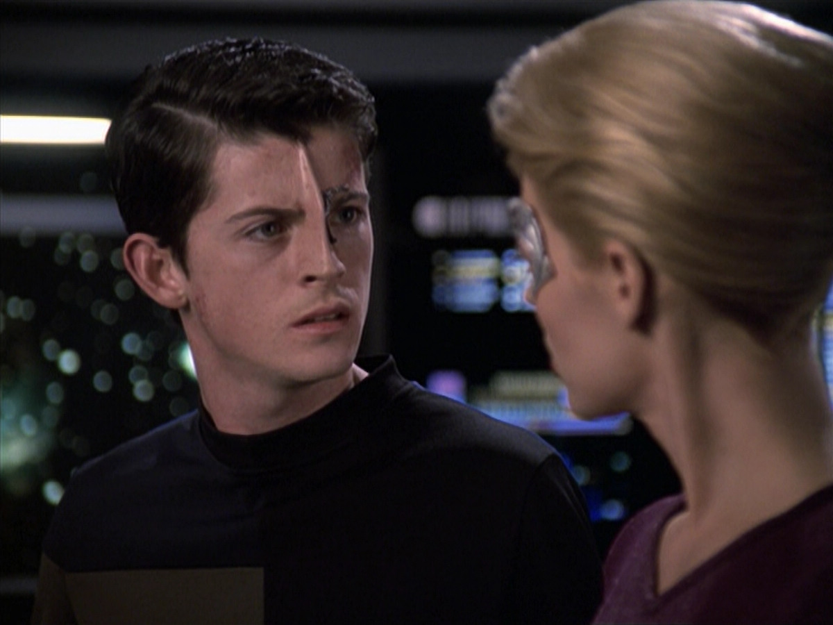 extant_StarTrek_VOY_6x19-ChildsPlay_03515.jpg