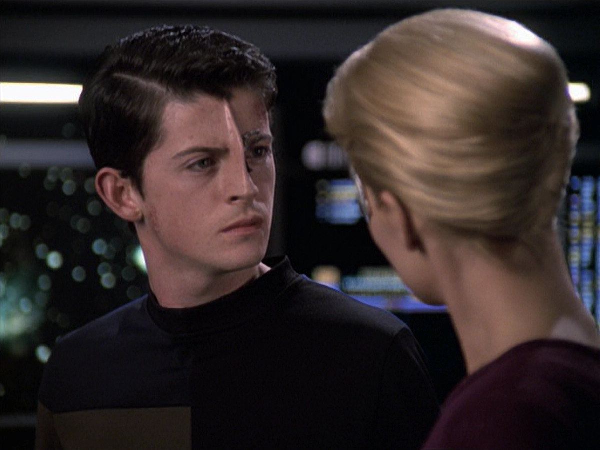 extant_StarTrek_VOY_6x19-ChildsPlay_03535.jpg