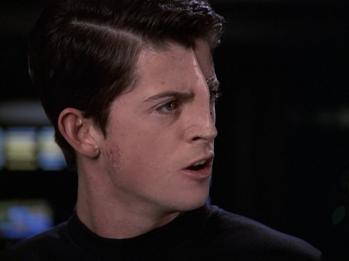 extant_StarTrek_VOY_6x19-ChildsPlay_03551.jpg