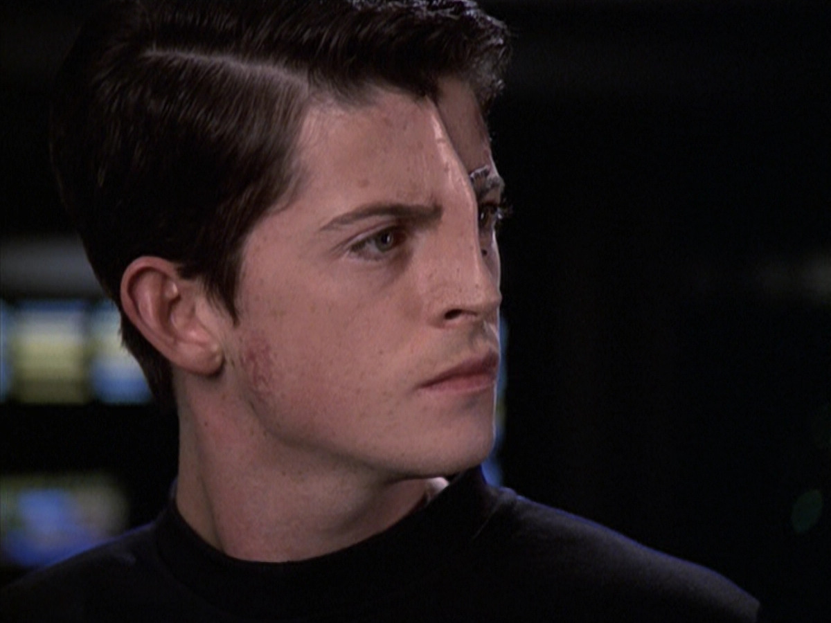 extant_StarTrek_VOY_6x19-ChildsPlay_03559.jpg