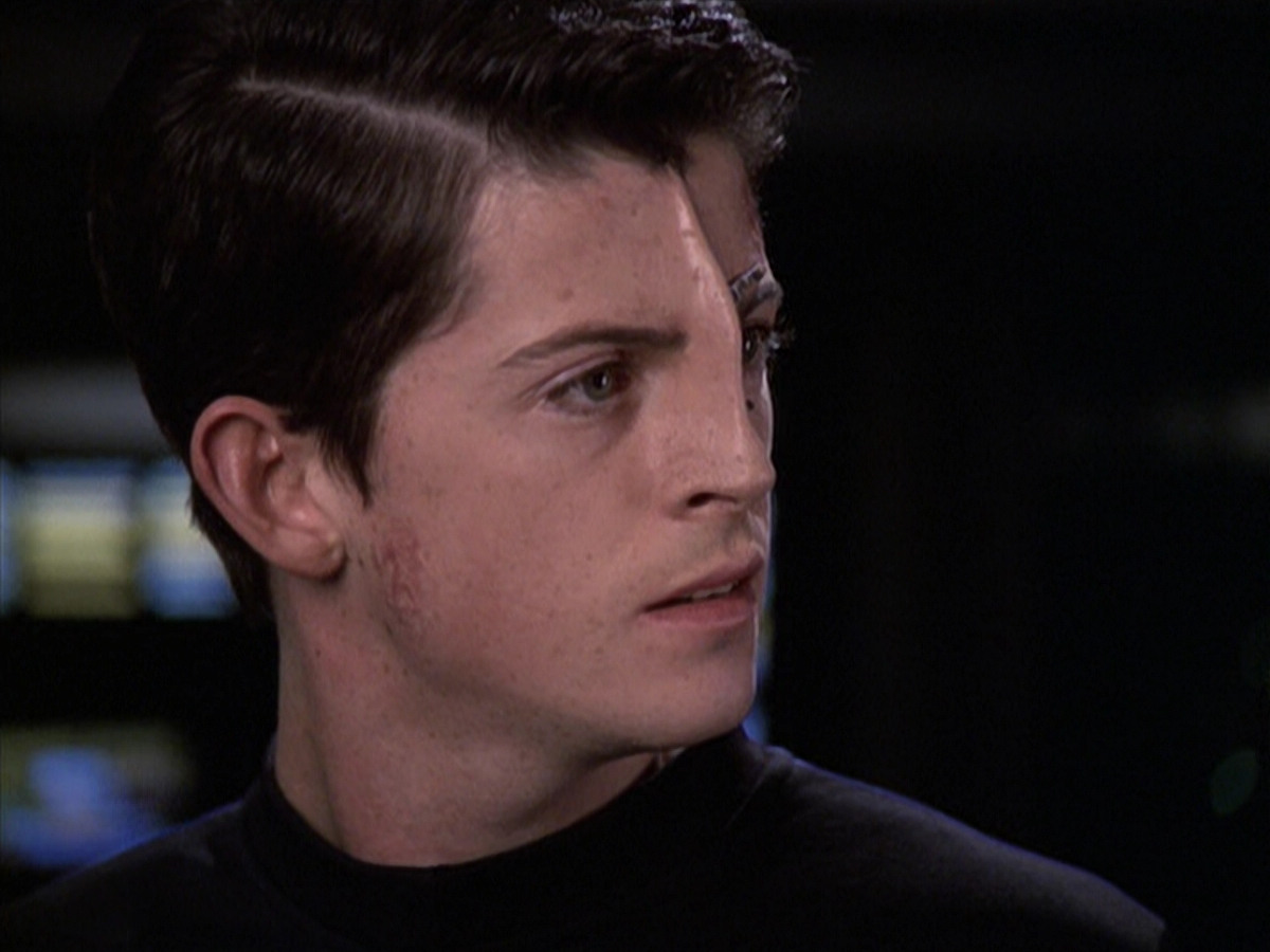 extant_StarTrek_VOY_6x19-ChildsPlay_03562.jpg