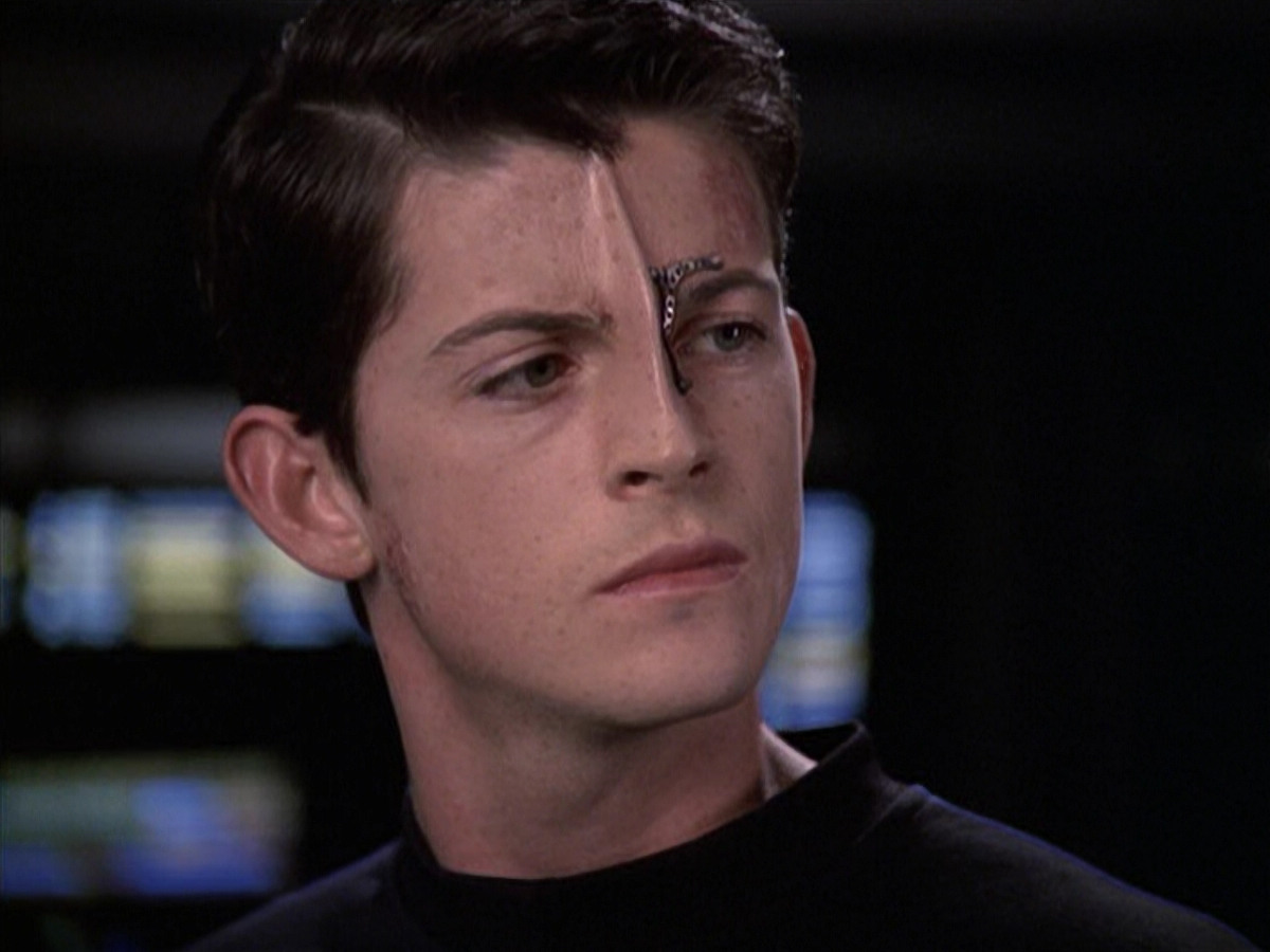 extant_StarTrek_VOY_6x19-ChildsPlay_03579.jpg