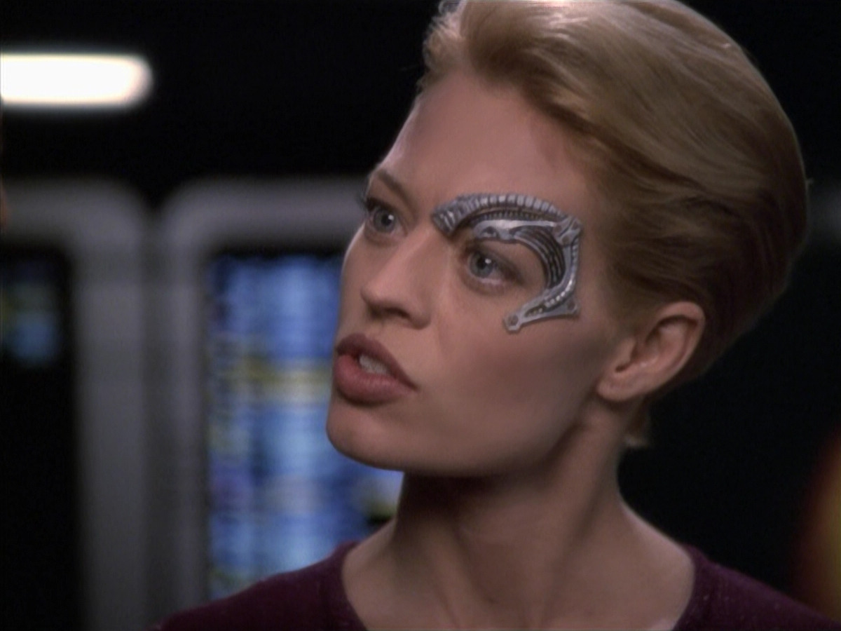 extant_StarTrek_VOY_6x19-ChildsPlay_03582.jpg