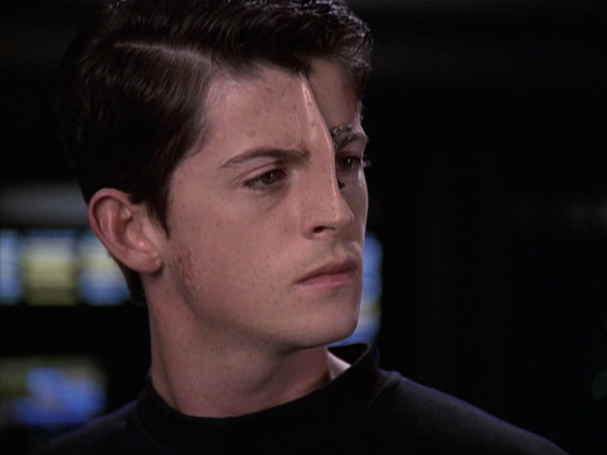 extant_StarTrek_VOY_6x19-ChildsPlay_03589.jpg