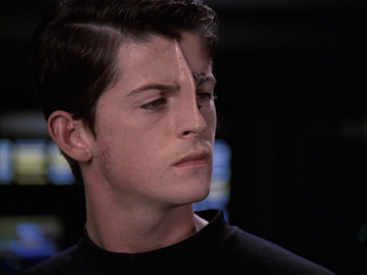 extant_StarTrek_VOY_6x19-ChildsPlay_03590.jpg