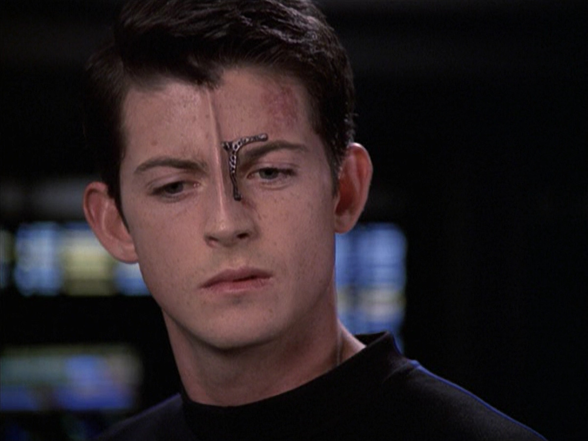 extant_StarTrek_VOY_6x19-ChildsPlay_03600.jpg