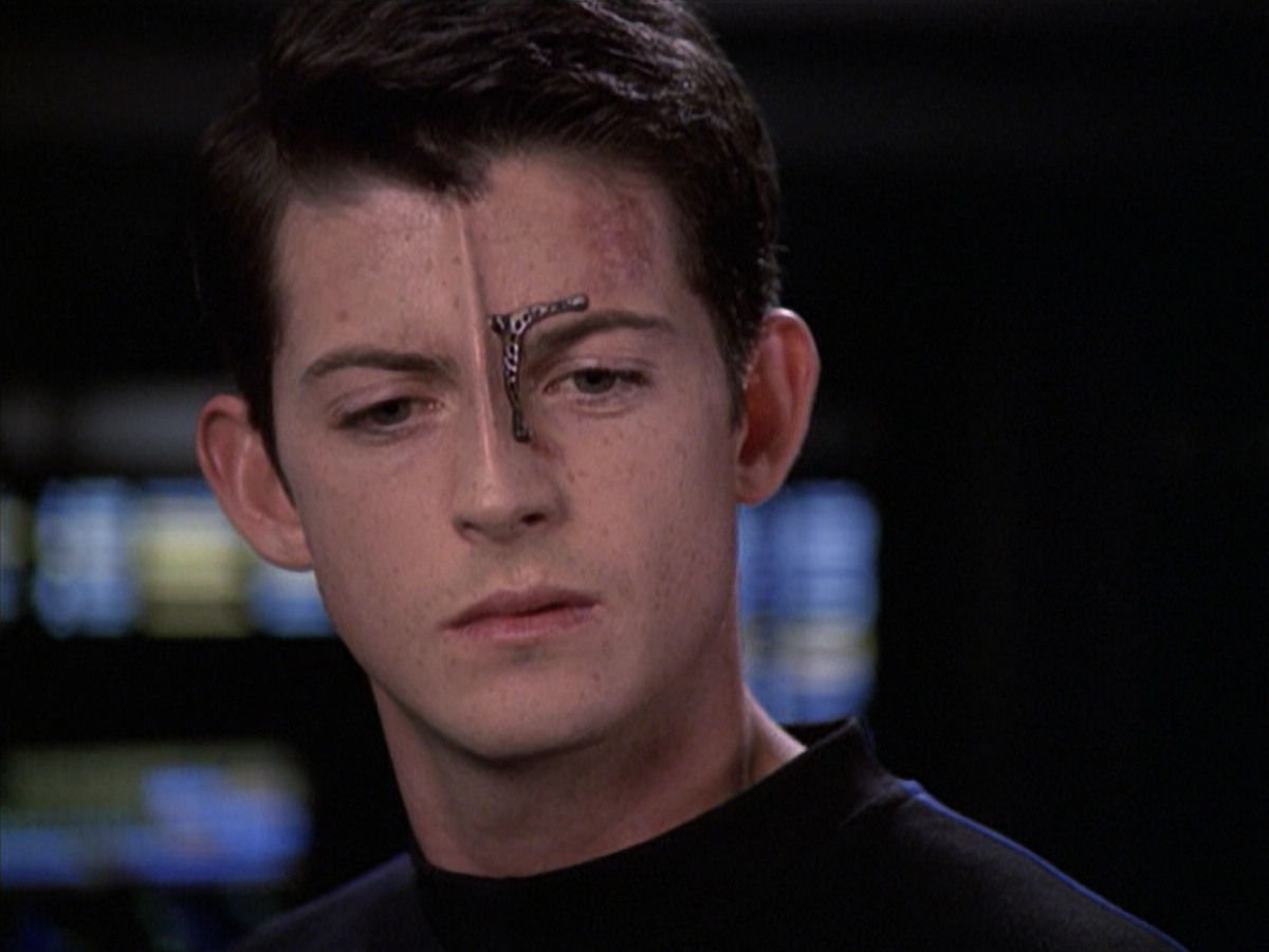 extant_StarTrek_VOY_6x19-ChildsPlay_03601.jpg