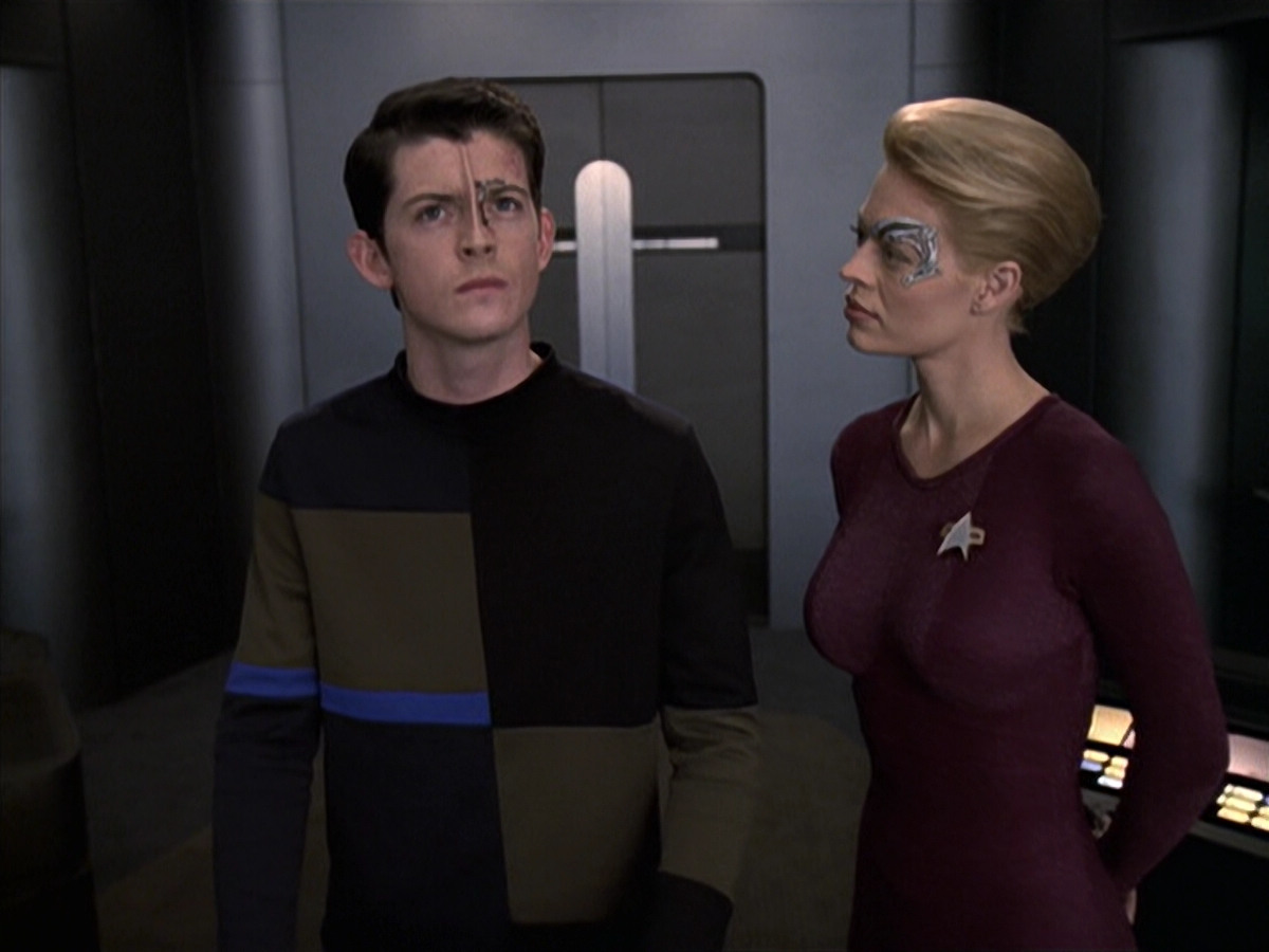 extant_StarTrek_VOY_6x19-ChildsPlay_03621.jpg