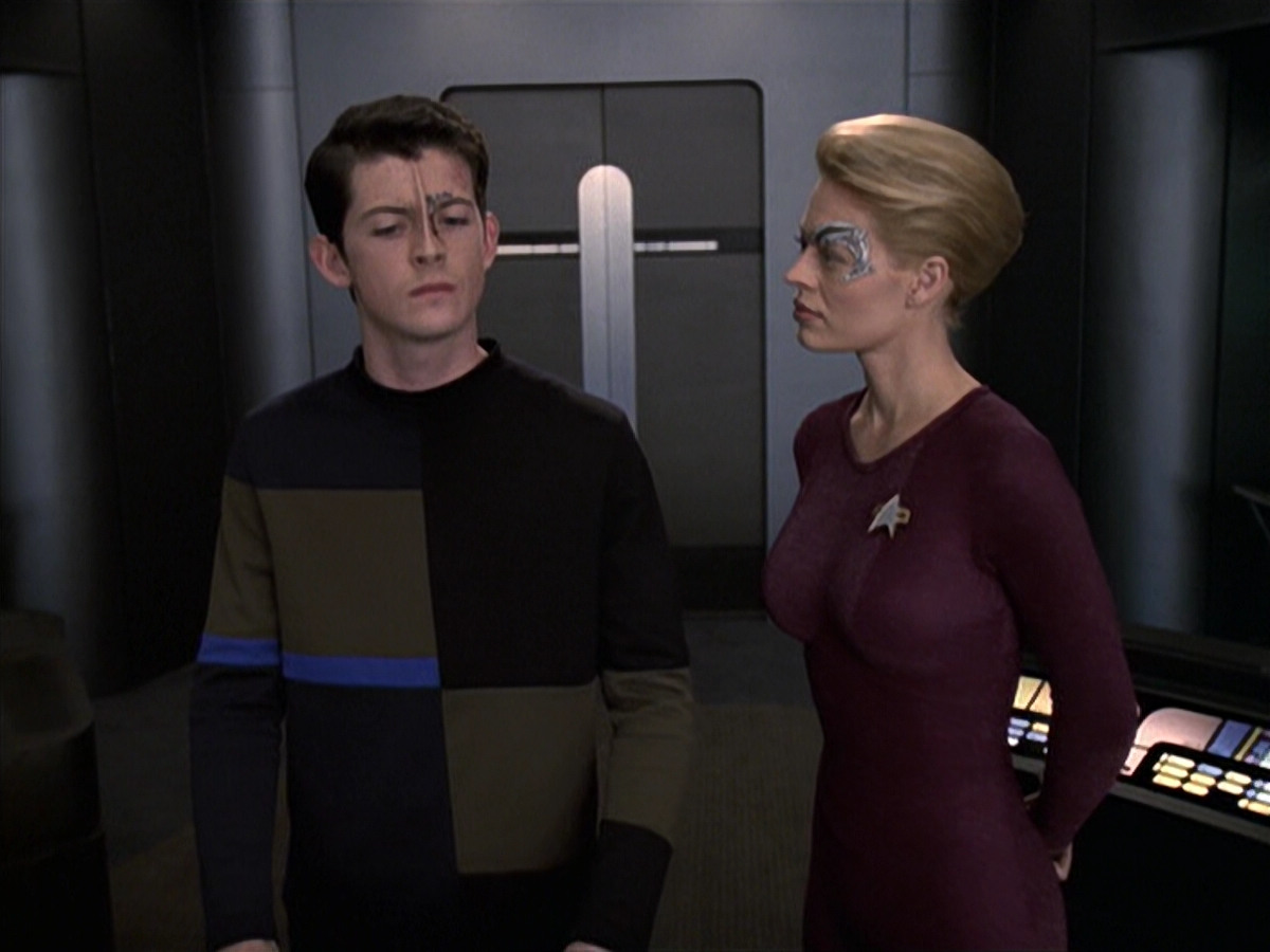 extant_StarTrek_VOY_6x19-ChildsPlay_03622.jpg