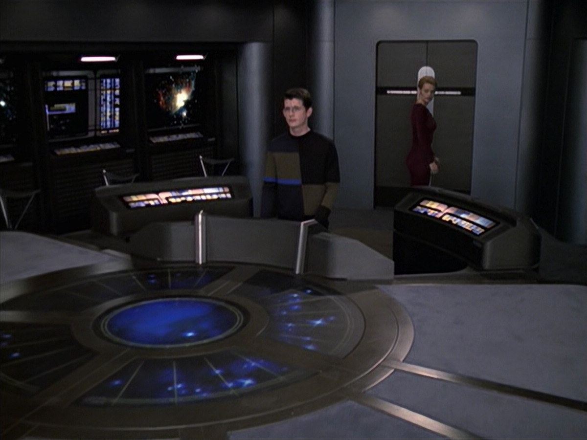 extant_StarTrek_VOY_6x19-ChildsPlay_03634.jpg