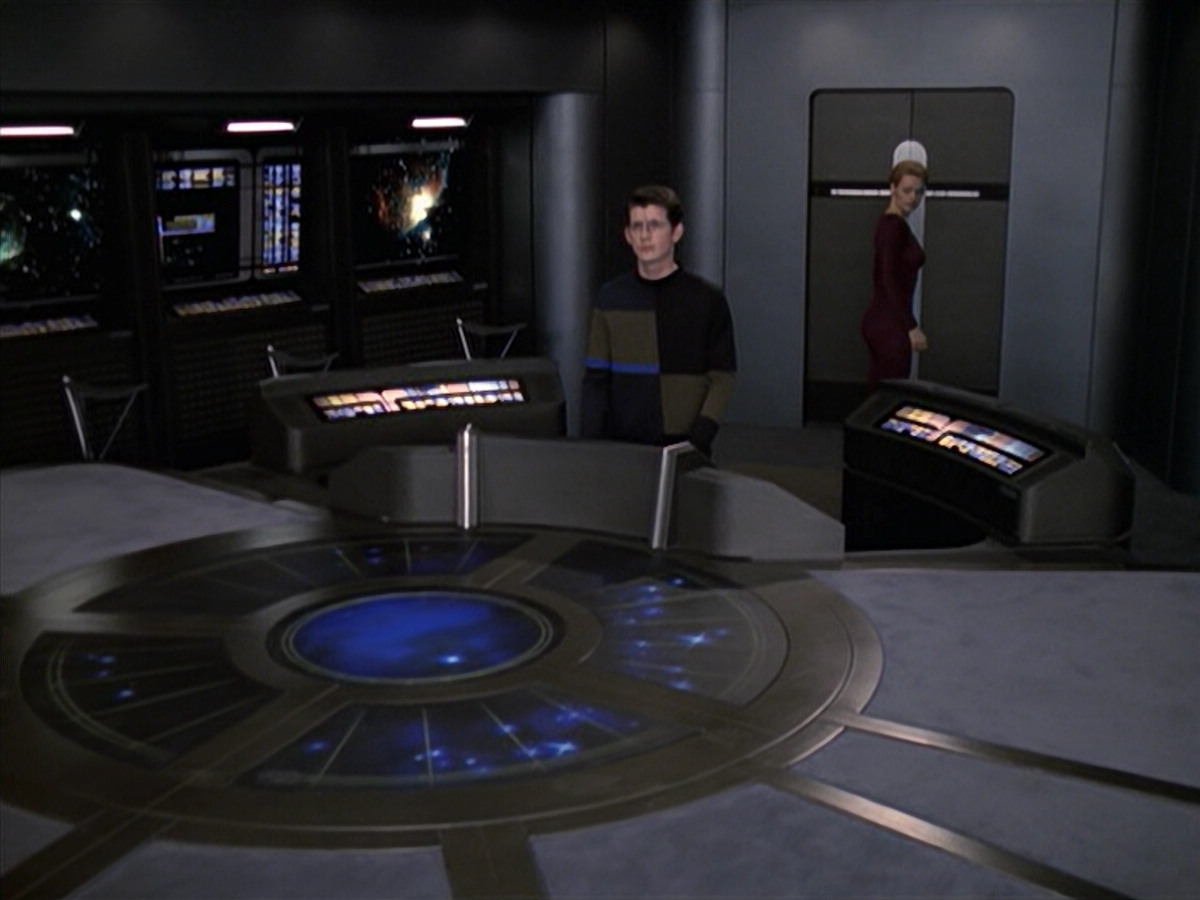 extant_StarTrek_VOY_6x19-ChildsPlay_03635.jpg