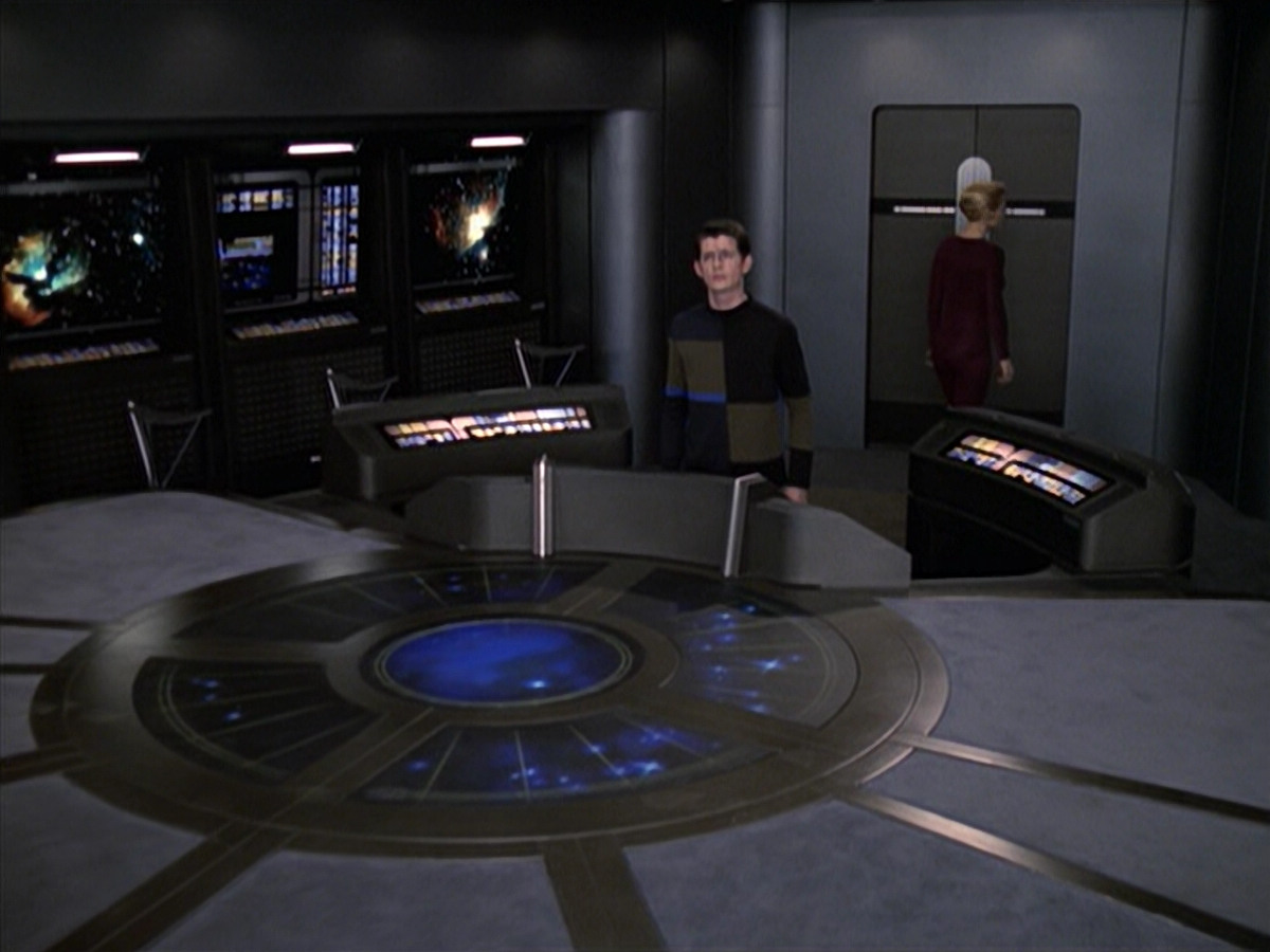 extant_StarTrek_VOY_6x19-ChildsPlay_03637.jpg