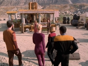 extant_StarTrek_VOY_6x19-ChildsPlay_01021.jpg