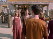 extant_StarTrek_VOY_6x19-ChildsPlay_01029.jpg